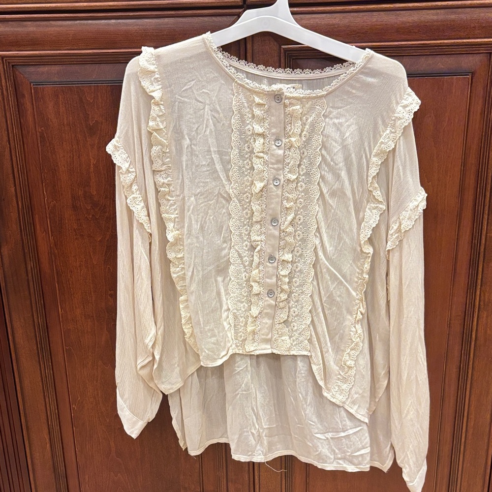 POL Cream Ruffle Hi/Low Lace Blouse